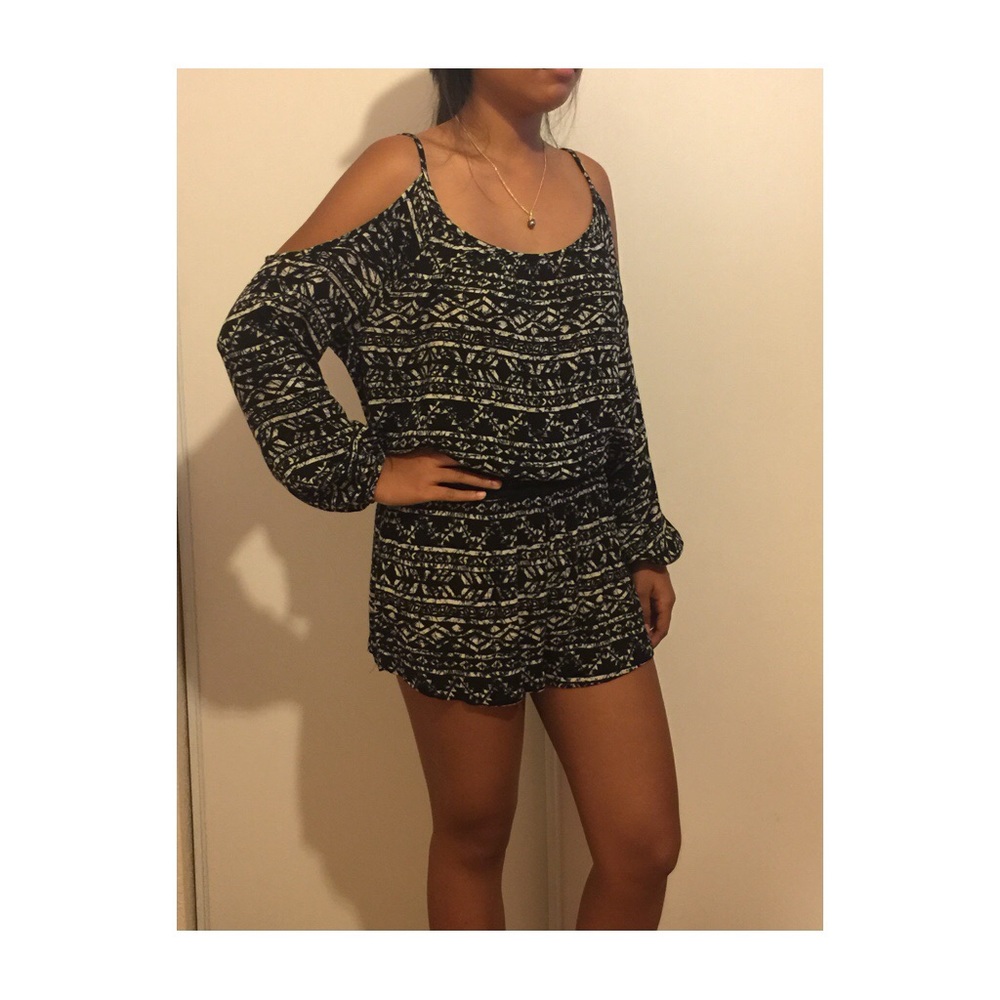 Black/white romper size M but fits like a S